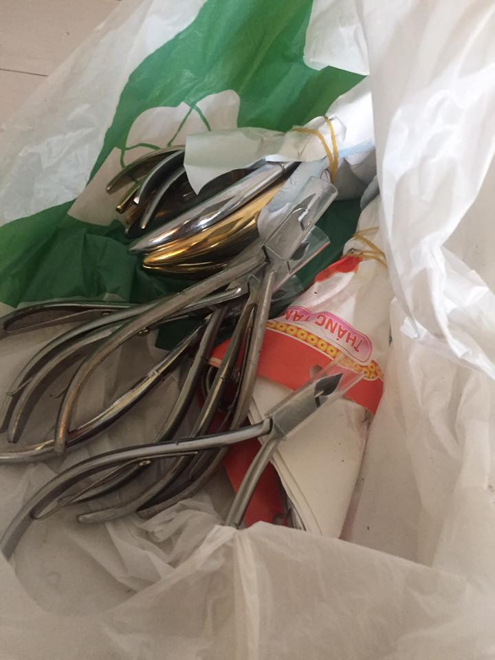 Vận chuyển dụng cụ làm nail đi Đức giá rẻ