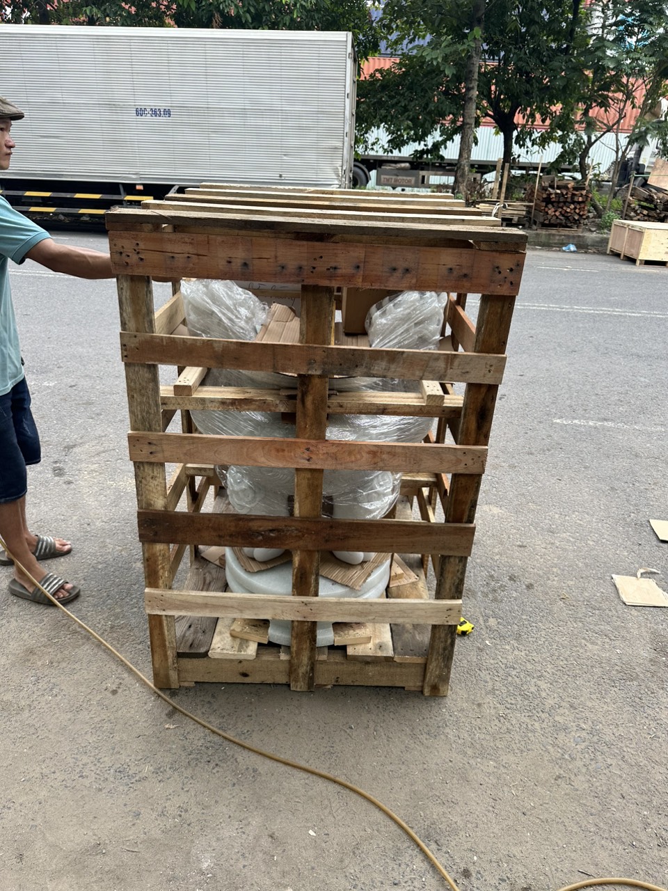 Gửi lư hương đi Mỹ bằng đường biển