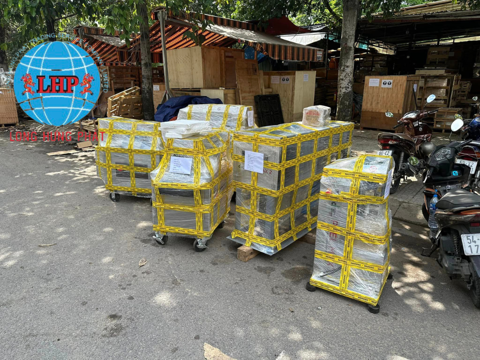 Gửi tượng Chúa đi Pháp