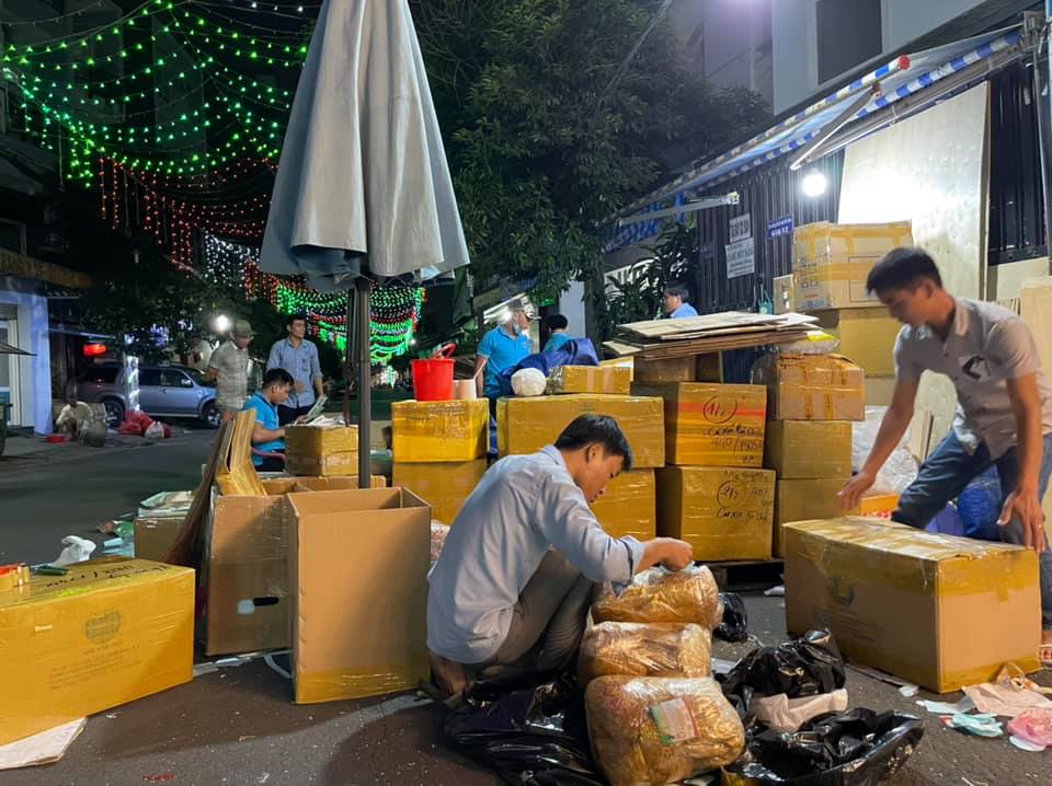 Gửi hoa giả đi Pháp