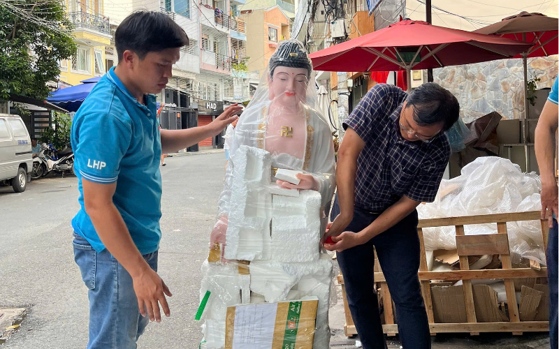 Gửi Tượng Đi Singapore