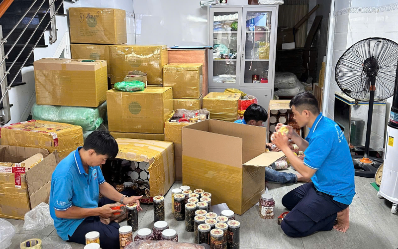 Gửi tượng đi Úc