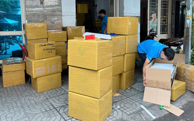 Gửi Tượng Đi Đài Loan