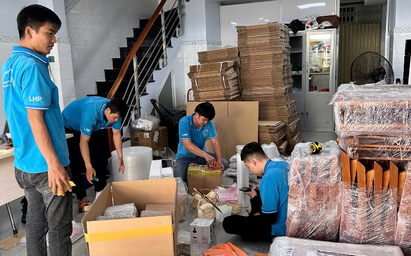 Gửi Tượng Đi Đài Loan